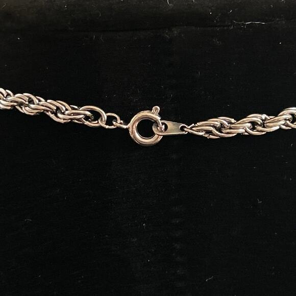 Vintage Lisner Silver Tone Ornate Statement Marked Pendant 18 inch Necklace - Picture 9 of 9